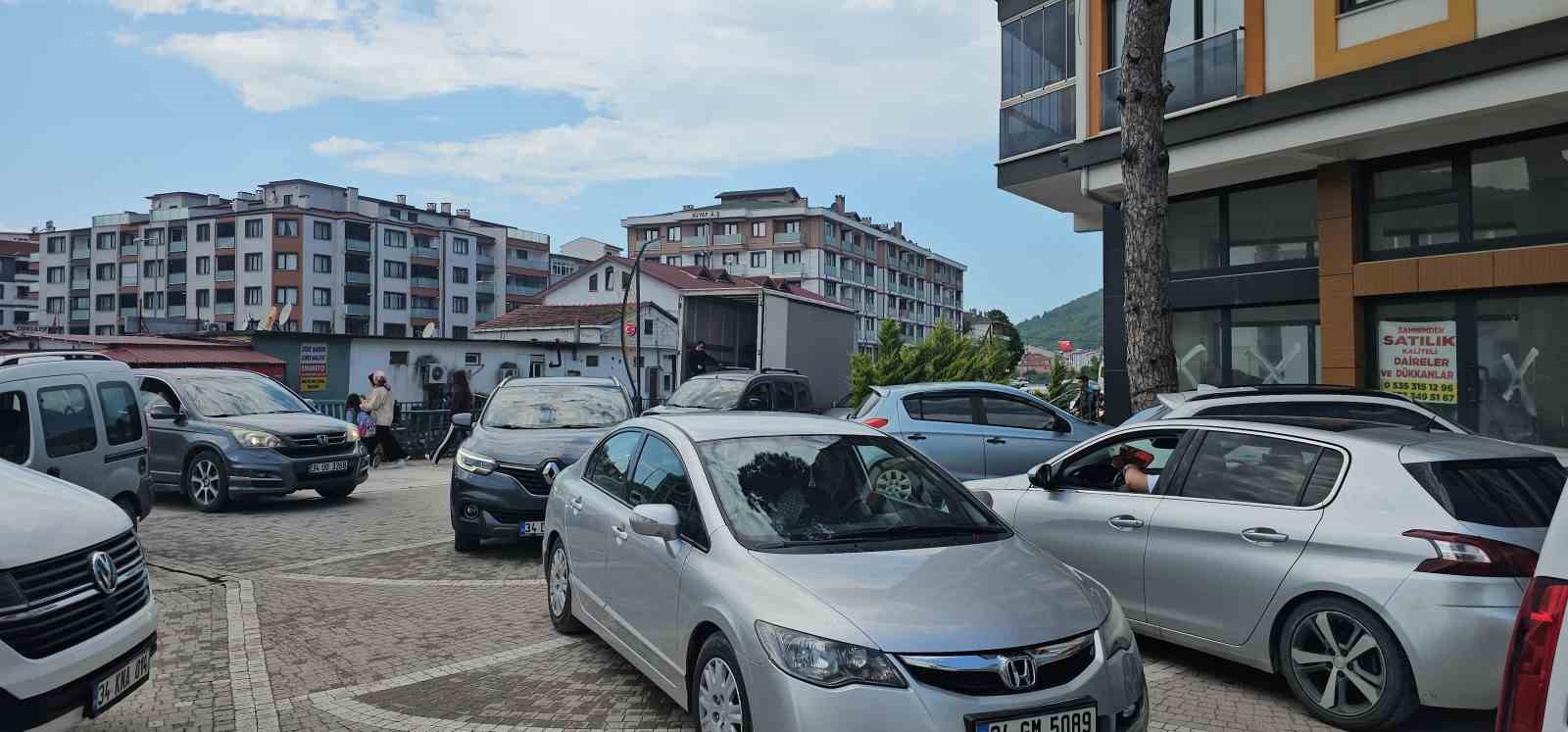 bayram tatili icin ilceye akin ettiler nufus 10 kat artti 2