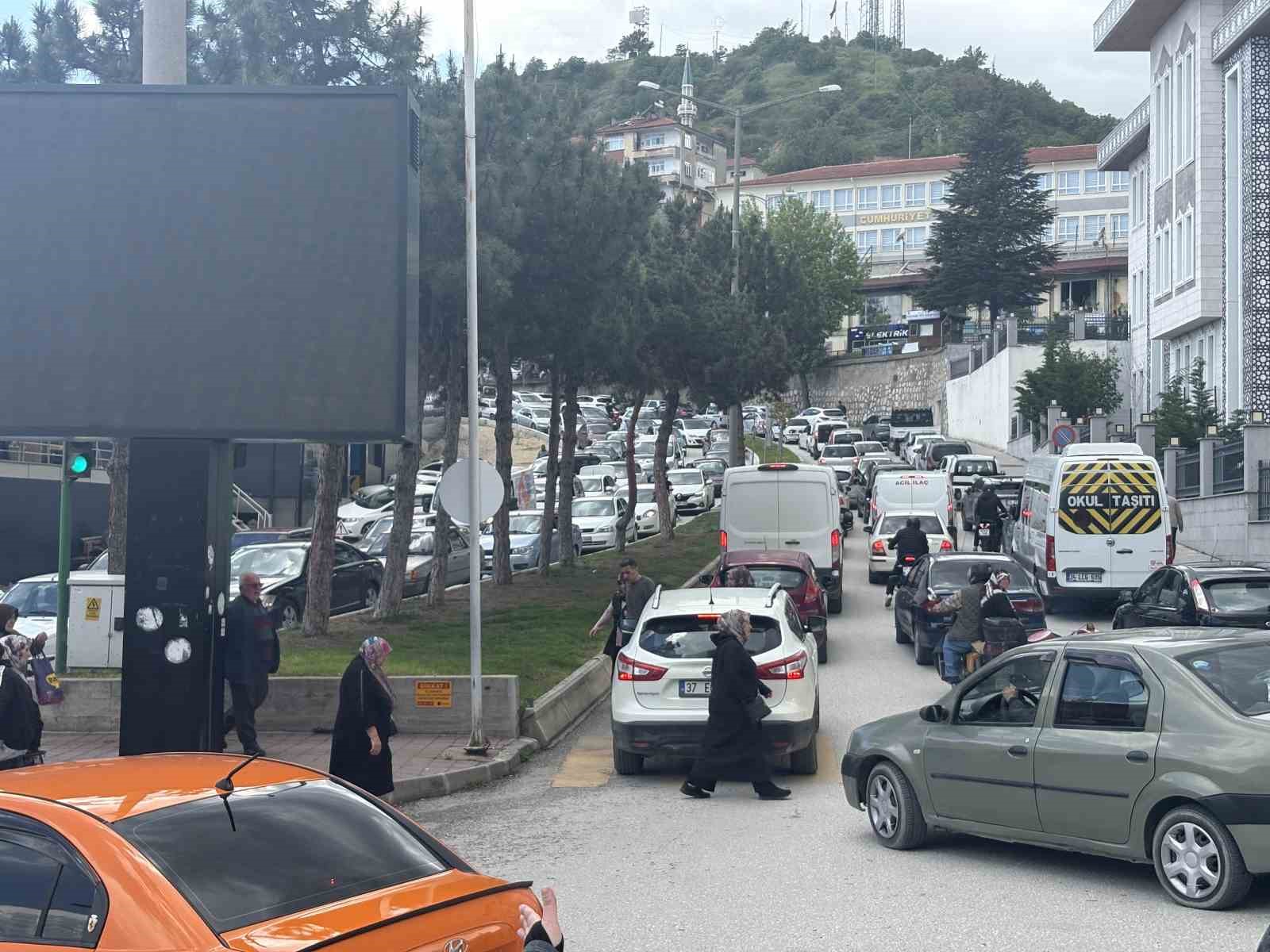 bayram tatili icin ilceye akin ettiler nufus 10 kat artti 4 C1nFmncW