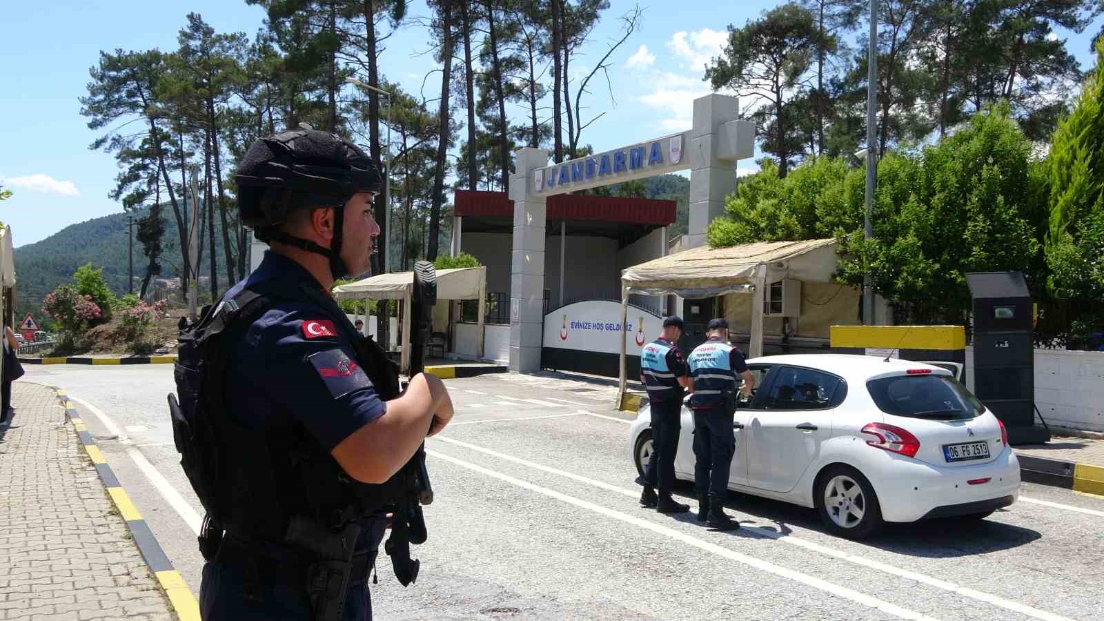 bayram tatili icin marmaris ve datcaya arac akini 4 gunde 40 bin arac girdi 4kgHknMs