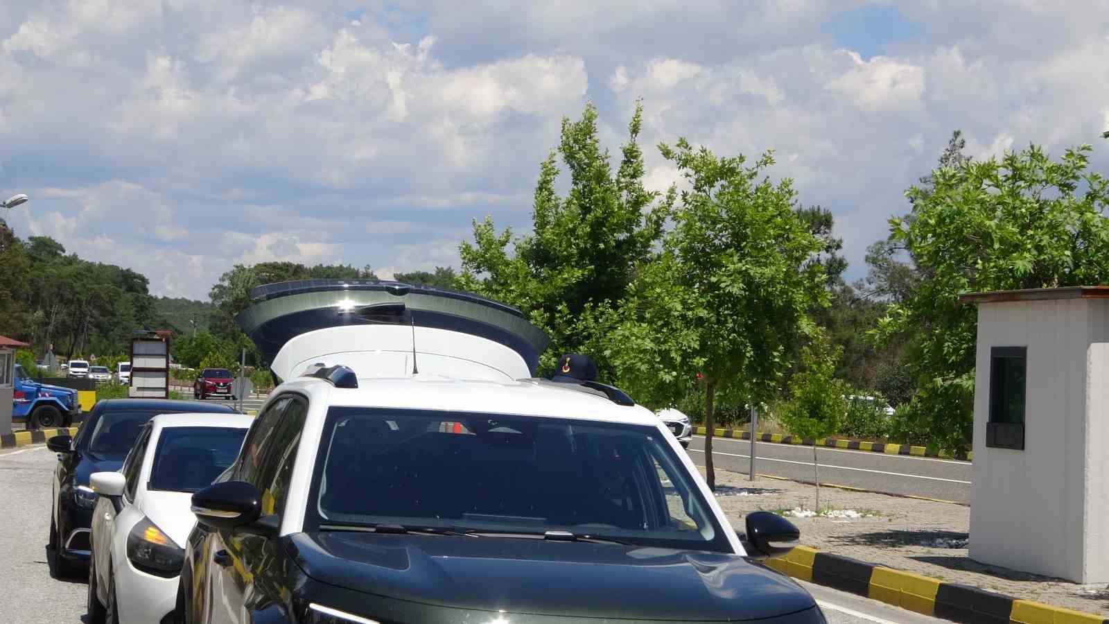 bayram tatili icin marmaris ve datcaya arac akini 4 gunde 40 bin arac girdi I25c2Lst