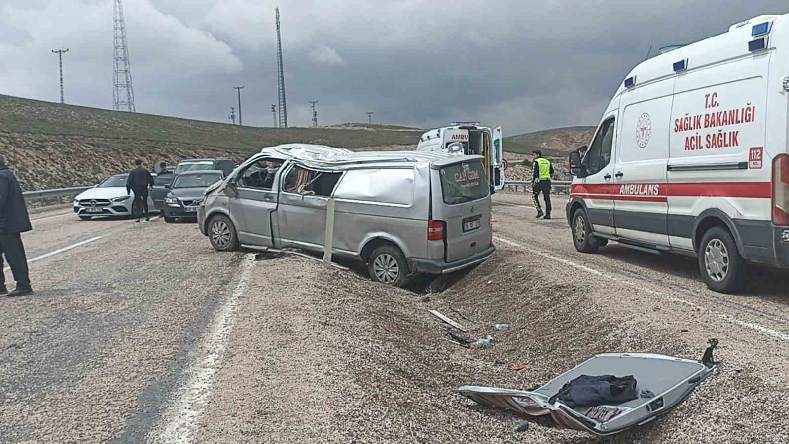 bayram tatili yolunda feci kaza 1 olu 8 yarali 1 c3IqmqKK