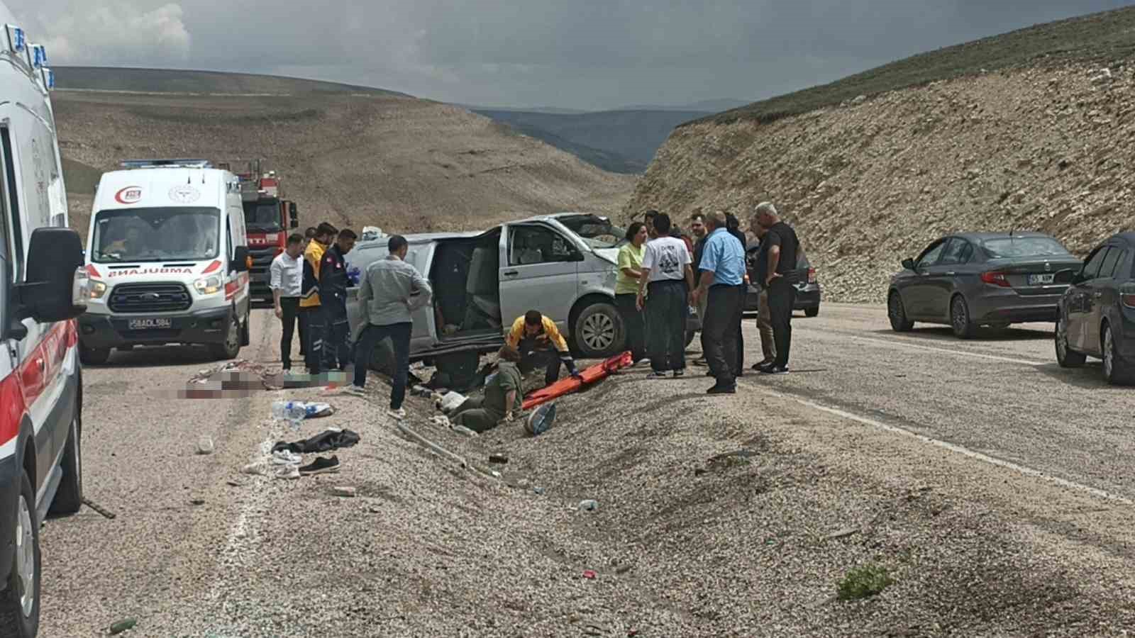 bayram tatili yolunda feci kaza 1 olu 8 yarali 2
