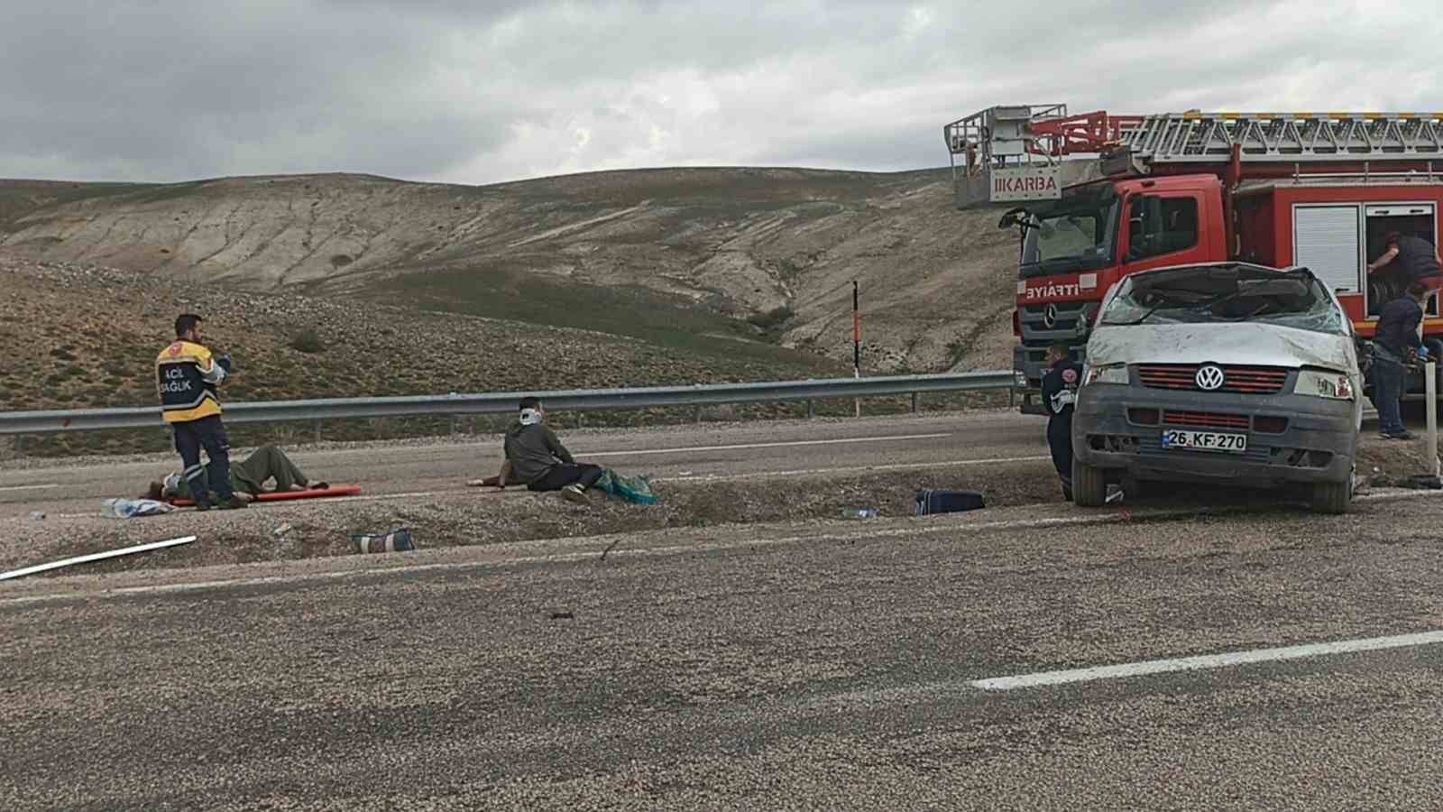 bayram tatili yolunda feci kaza 1 olu 8 yarali 4