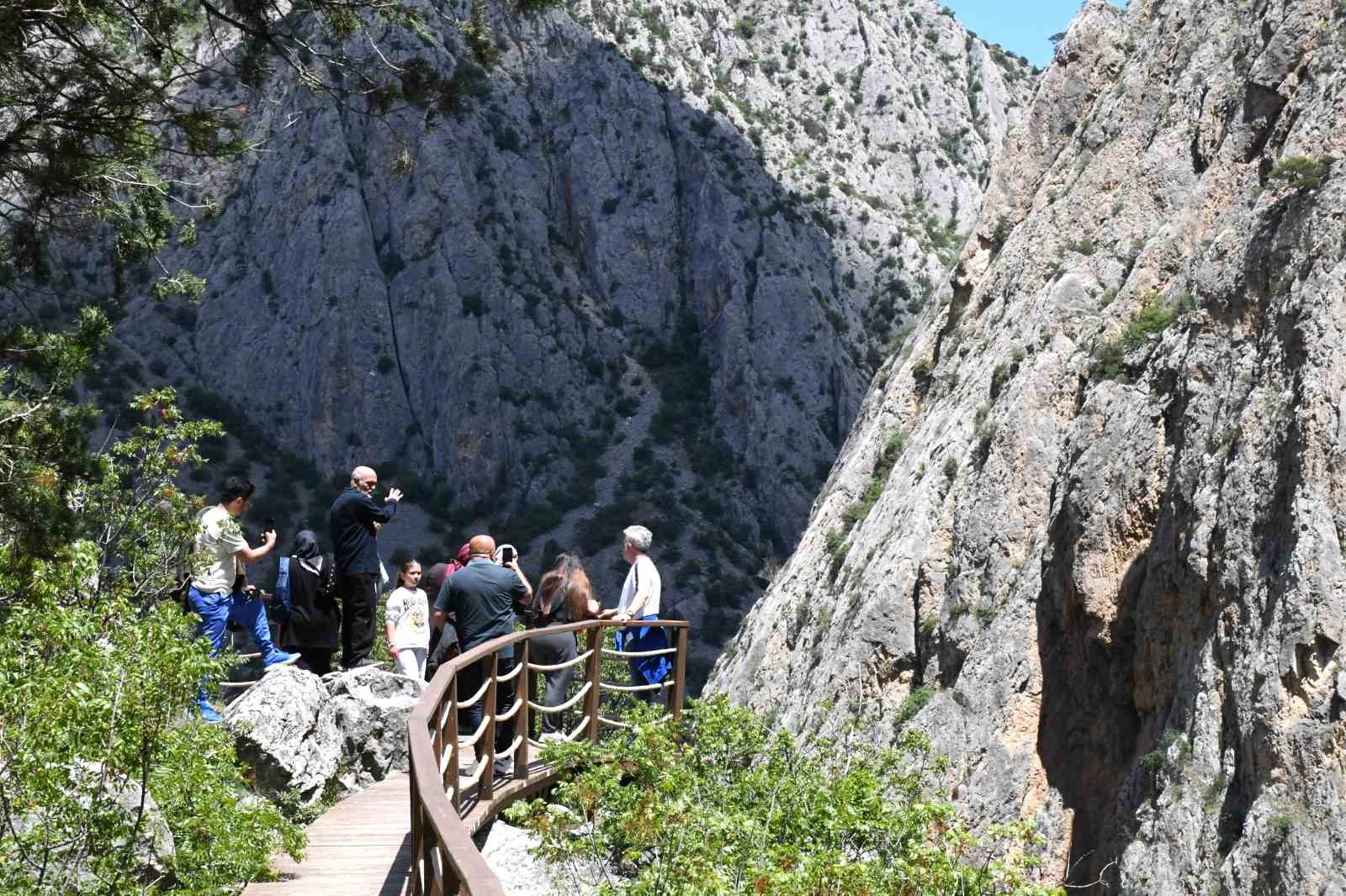 bayram tatilinde kazankaya kanyonuna ziyaretci akini yasandi 1 t3ba83V1