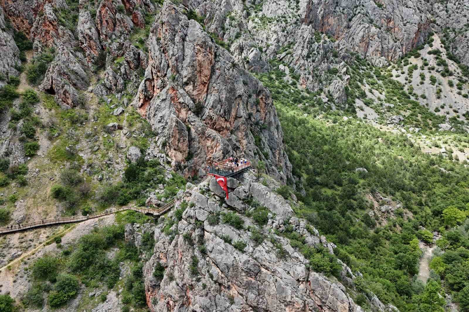 bayram tatilinde kazankaya kanyonuna ziyaretci akini yasandi 2 OtijN91q