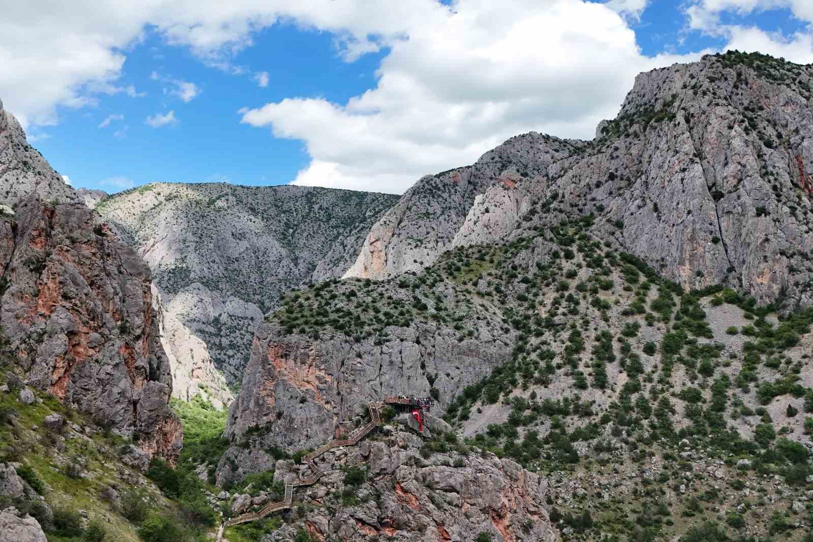 bayram tatilinde kazankaya kanyonuna ziyaretci akini yasandi 3 HmhUrLpp