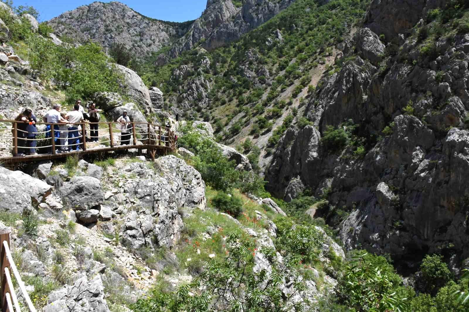 bayram tatilinde kazankaya kanyonuna ziyaretci akini yasandi 4 7hKOrZ1p