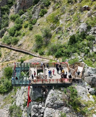 bayram-tatilinde-kazankaya-kanyonuna-ziyaretci-akini-yasandi-ph287SZ7.jpg