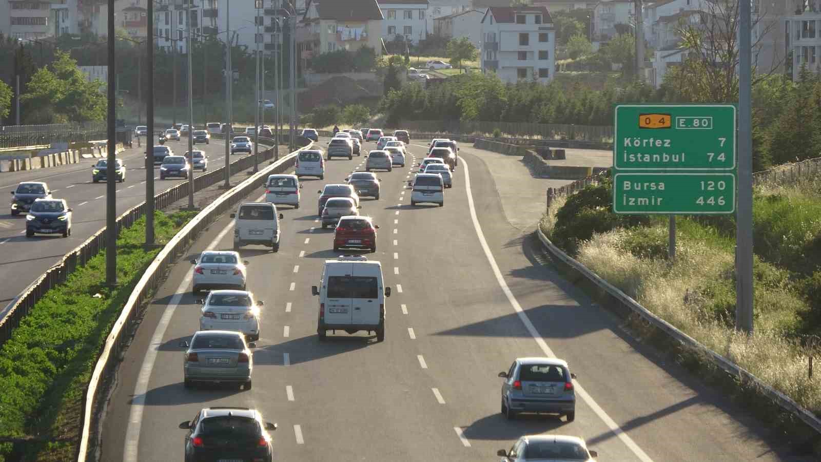 bayram tatilinden donus erken basladi kocaelide yogunluk artti 1 4r84C4uI