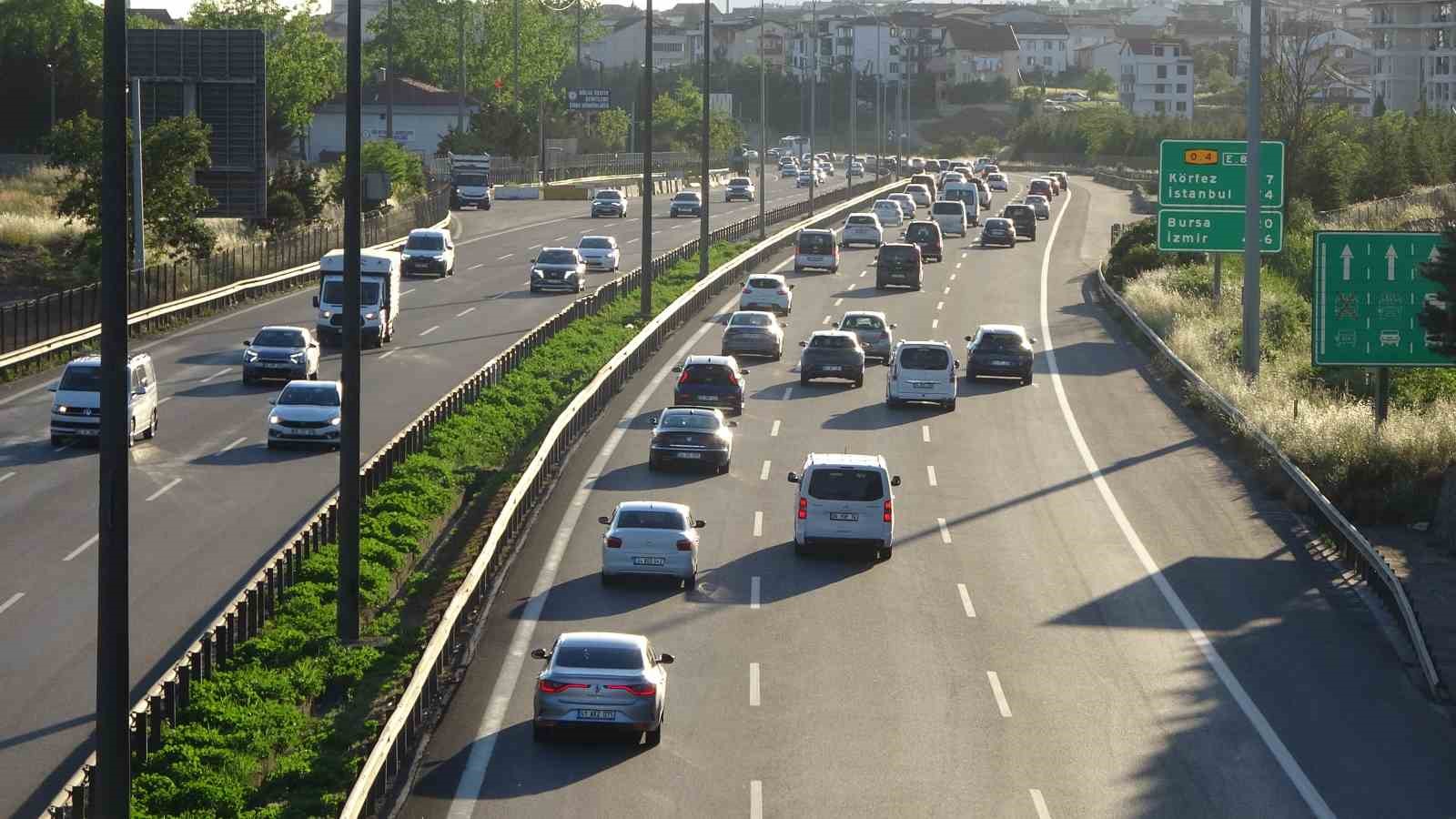 bayram tatilinden donus erken basladi kocaelide yogunluk artti 4 73pJGpyH
