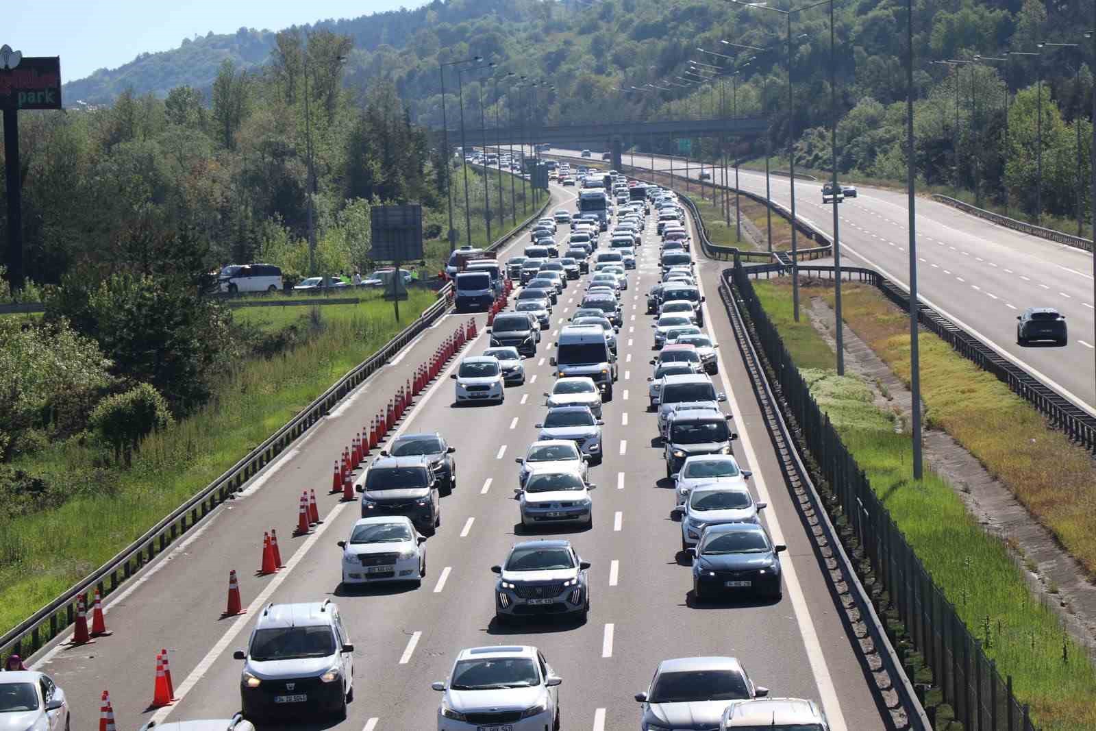 bayram tatilinin bitmesiyle bolu gecisinde trafik durma noktasina geldi 2 vyM199sC