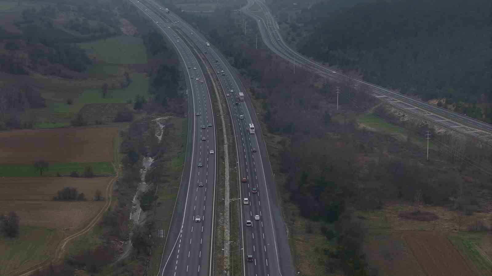 bayram trafigi bolu gecisinde artmaya basladi 2 UDcibhSn