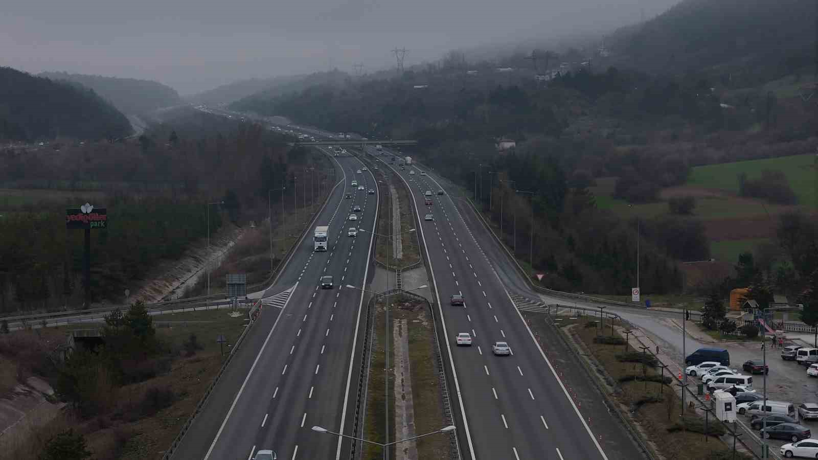 bayram trafigi bolu gecisinde artmaya basladi 3 w8MCPr8A
