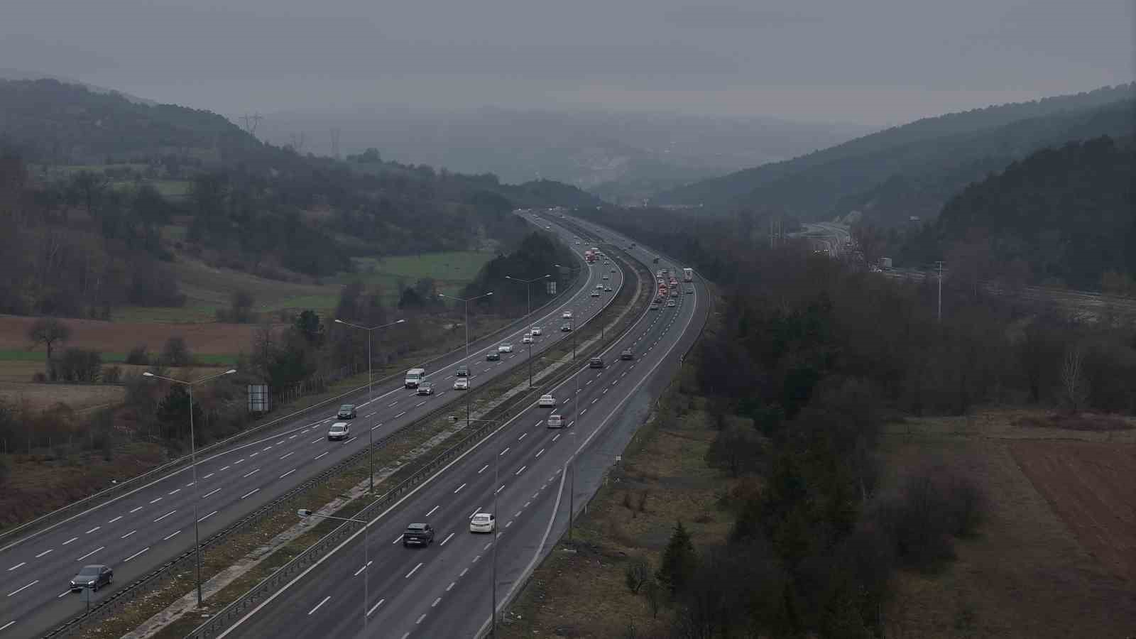 bayram trafigi bolu gecisinde artmaya basladi 4