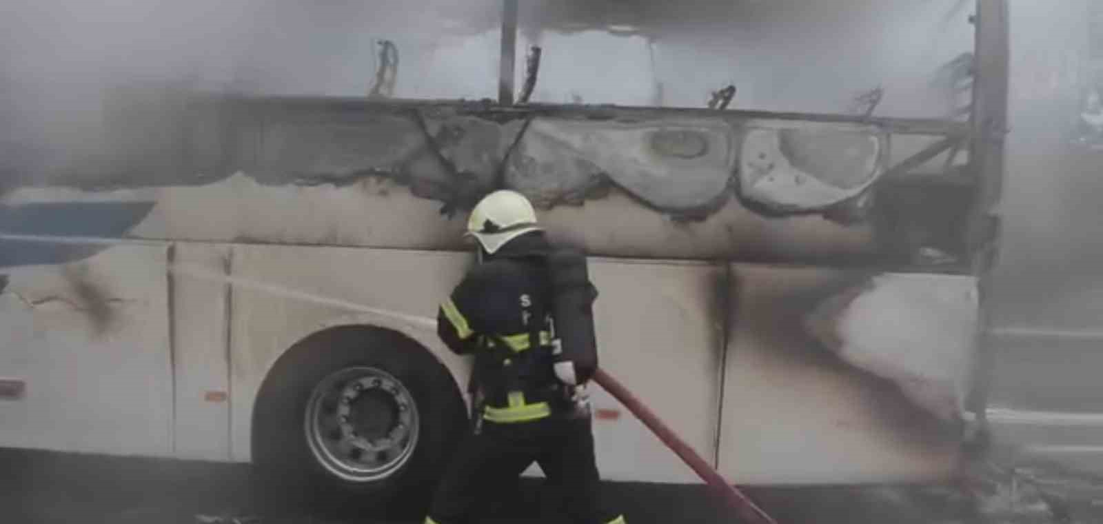 bayram yolcularini tasiyan otobus alevlere teslim oldu 1 FGGCzUrt