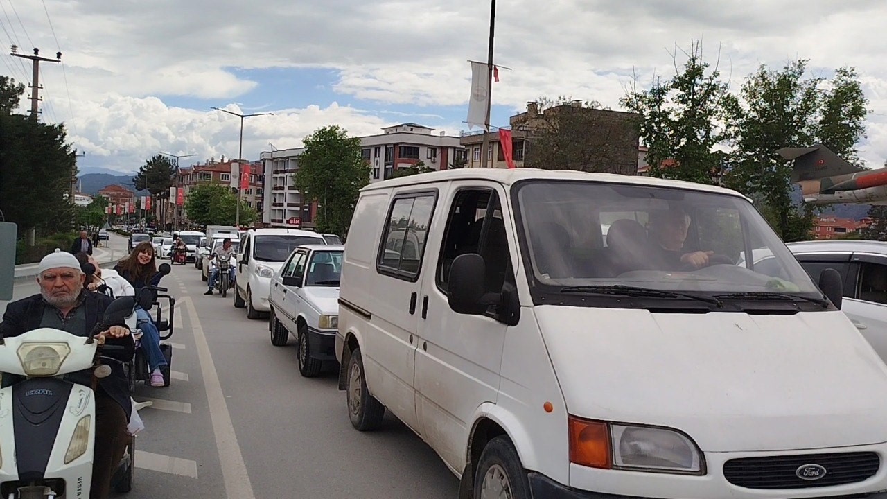 bayram yolculugu basladi yollarda yogunluk artti 2 Pt9SzbfJ
