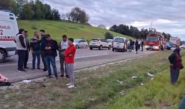 bayram yolunda feci kaza otomobiller kafa kafaya carpisti 7 kisi yaralandi 5 gNSsjppH