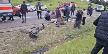 bayram-yolunda-feci-kaza-otomobiller-kafa-kafaya-carpisti-7-kisi-yaralandi-ICi6lBHl.jpg