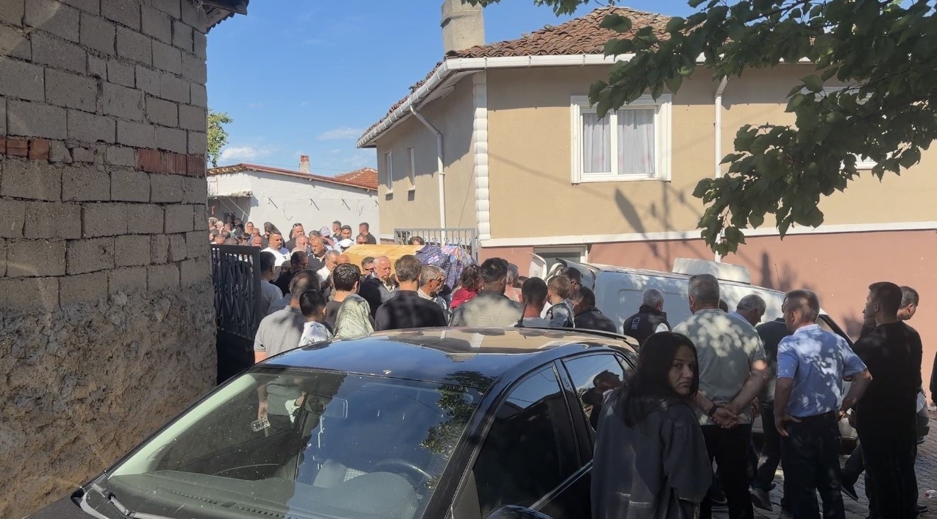 bayram ziyaretine geldigi koyde oldurulen yazar ozturk son yolculuguna ugurlandi 1 inROCyl9