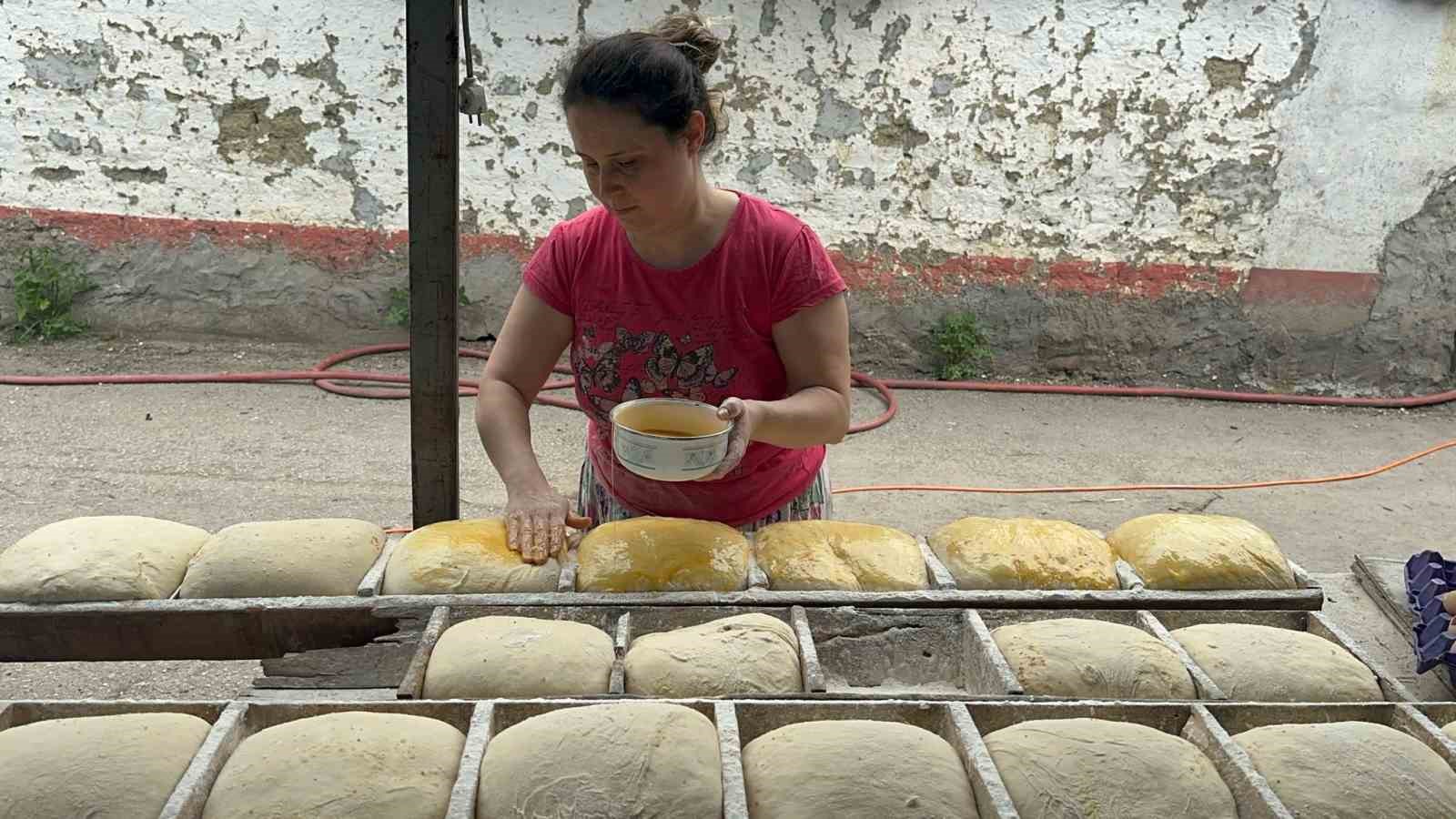 bayrama ozel koylerde tas firinlarda pisen bayram coregi yok satiyor 4 UQEFwZqO