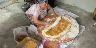 bayrama-ozel-koylerde-tas-firinlarda-pisen-bayram-coregi-yok-satiyor-hnb7WRby.jpg