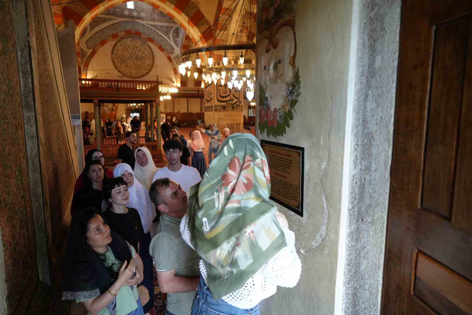 bayramda edirneye akin ettiler kabe tasi ve ortusu yogun ilgi gordu 3 3nMDJC1B