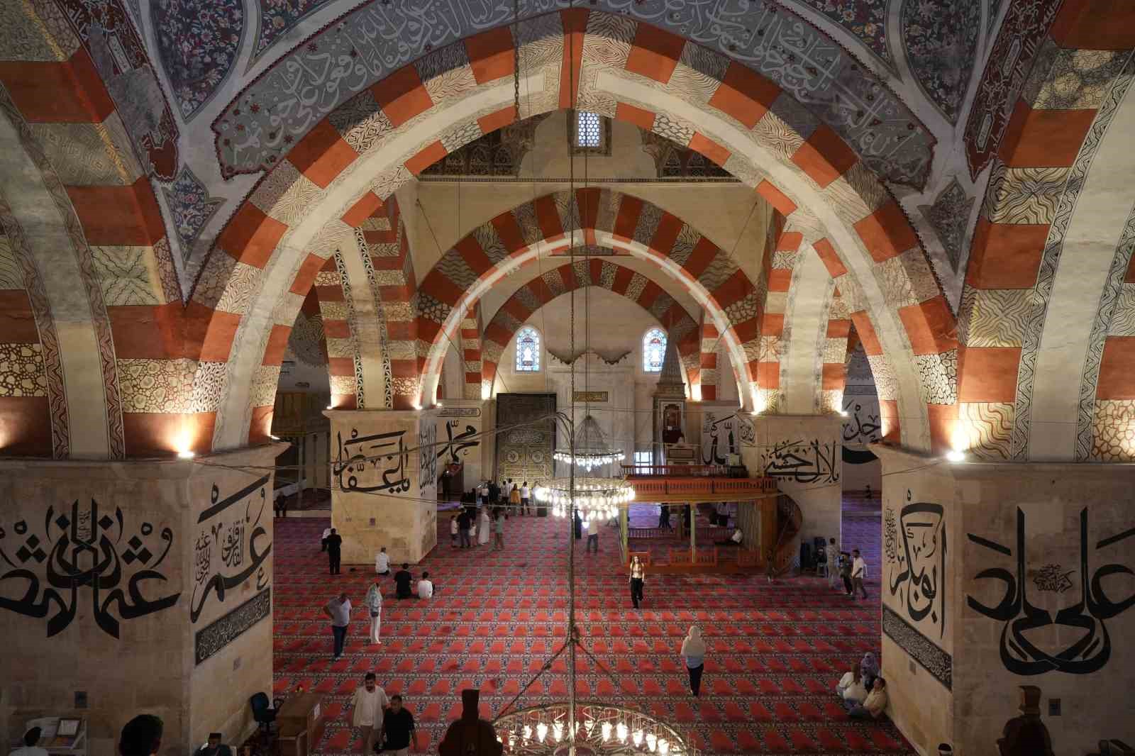 bayramda edirneye akin ettiler kabe tasi ve ortusu yogun ilgi gordu 7 jEHiACAP