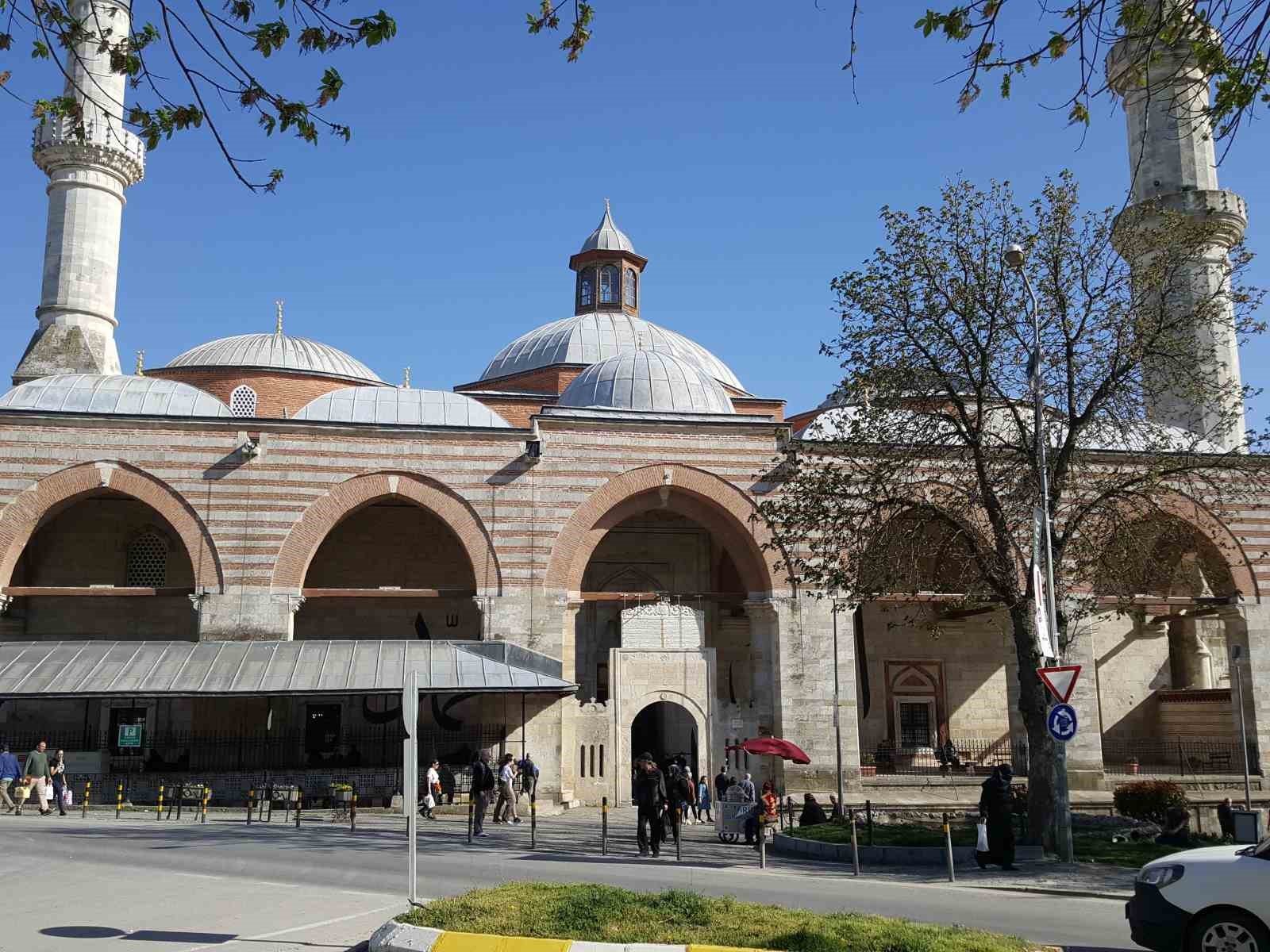 bayramda edirneye akin ettiler kabe tasi ve ortusu yogun ilgi gordu 8 m7dHufTH