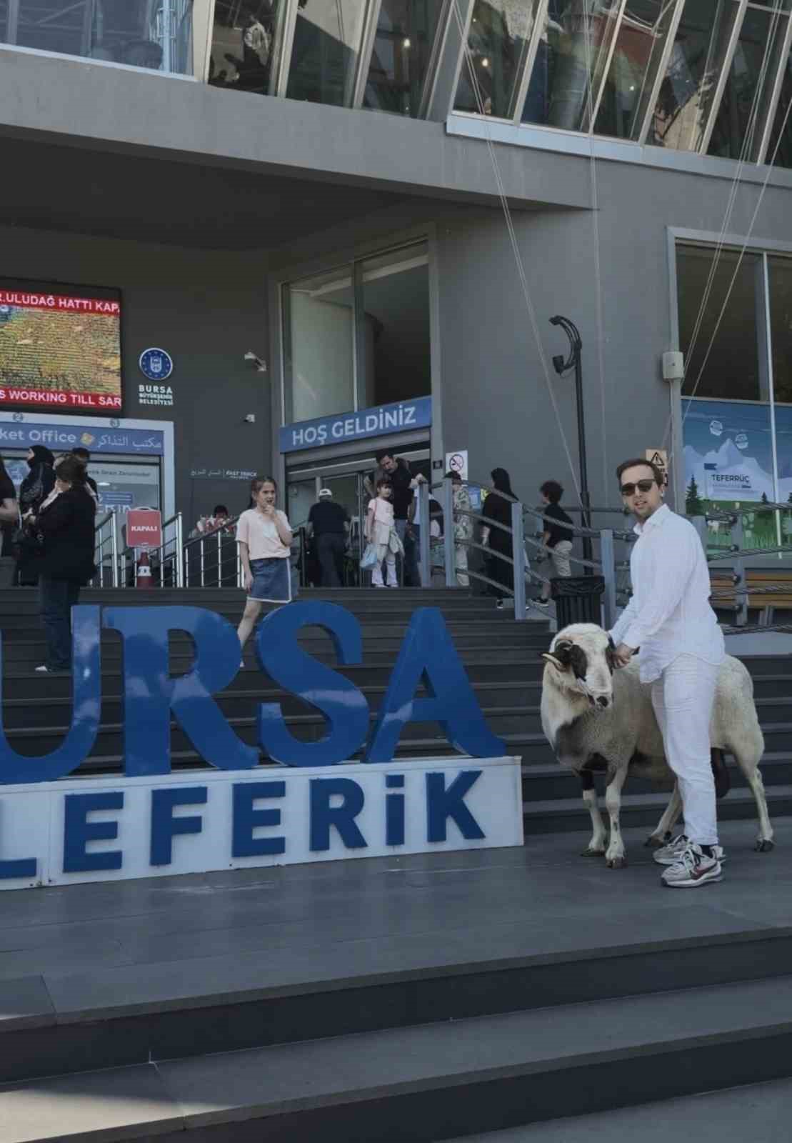 bayramda kesecegi kocla teleferik keyfi yapti 2 a7ei9yRX