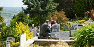 bayrami-eksik-karsilayanlardan-duygu-dolu-ziyaret-lB5HCE4T.jpg