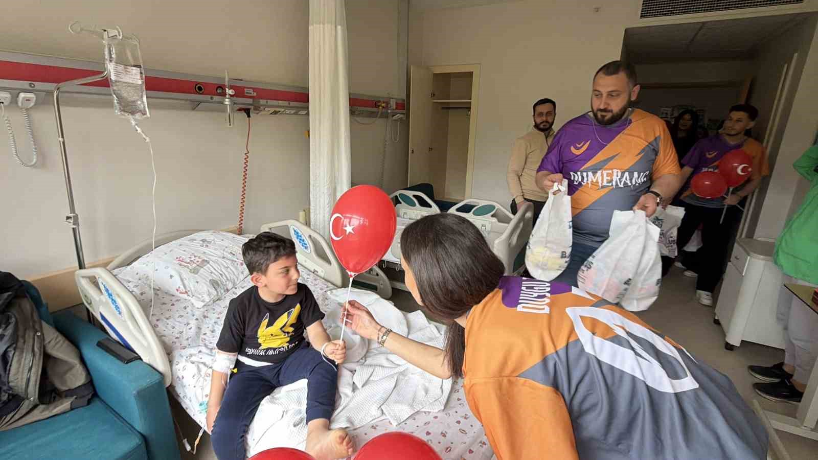 bayrami hastanede geciren cocuklara anlamli ziyaret 5
