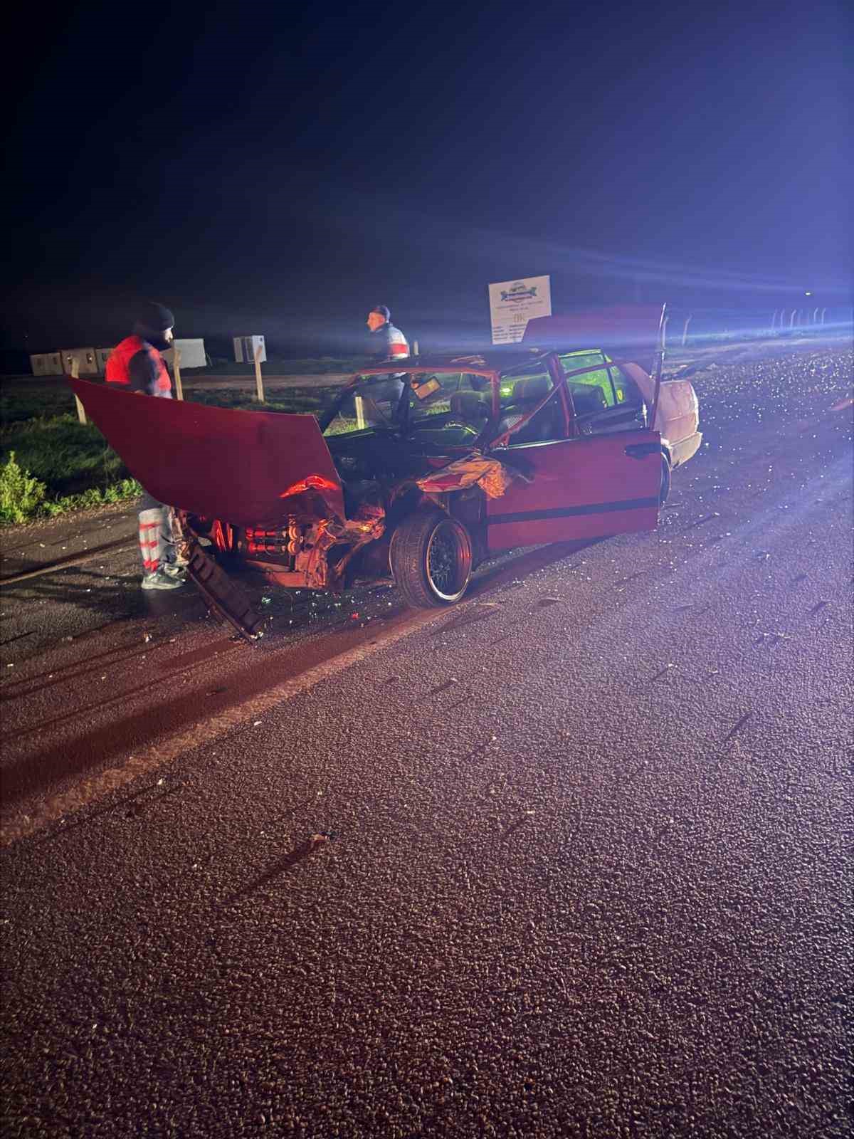 bayramicte otomobille motorsiklet carpisti 3 kisi yaralandi 1 1rSCwDgv