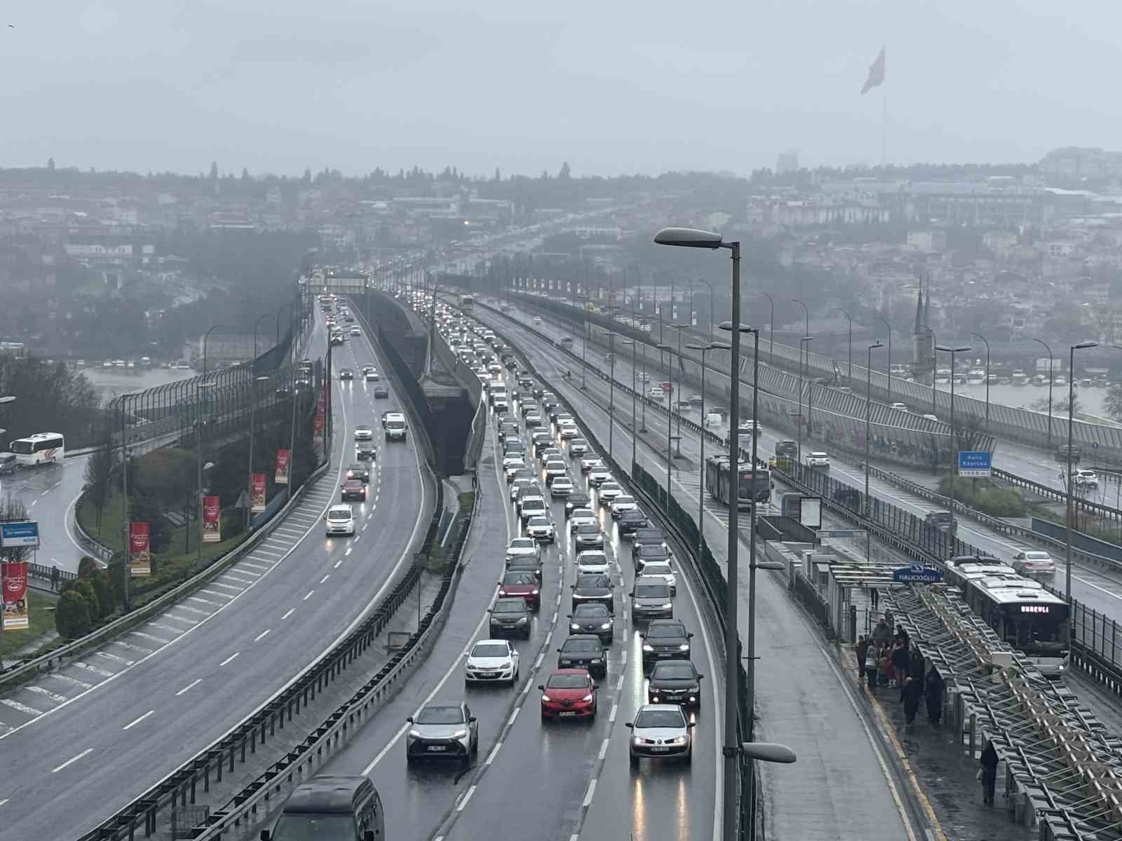 bayramin ikinci gununde istanbulda trafik yogunlugu 2 X5KruKsC