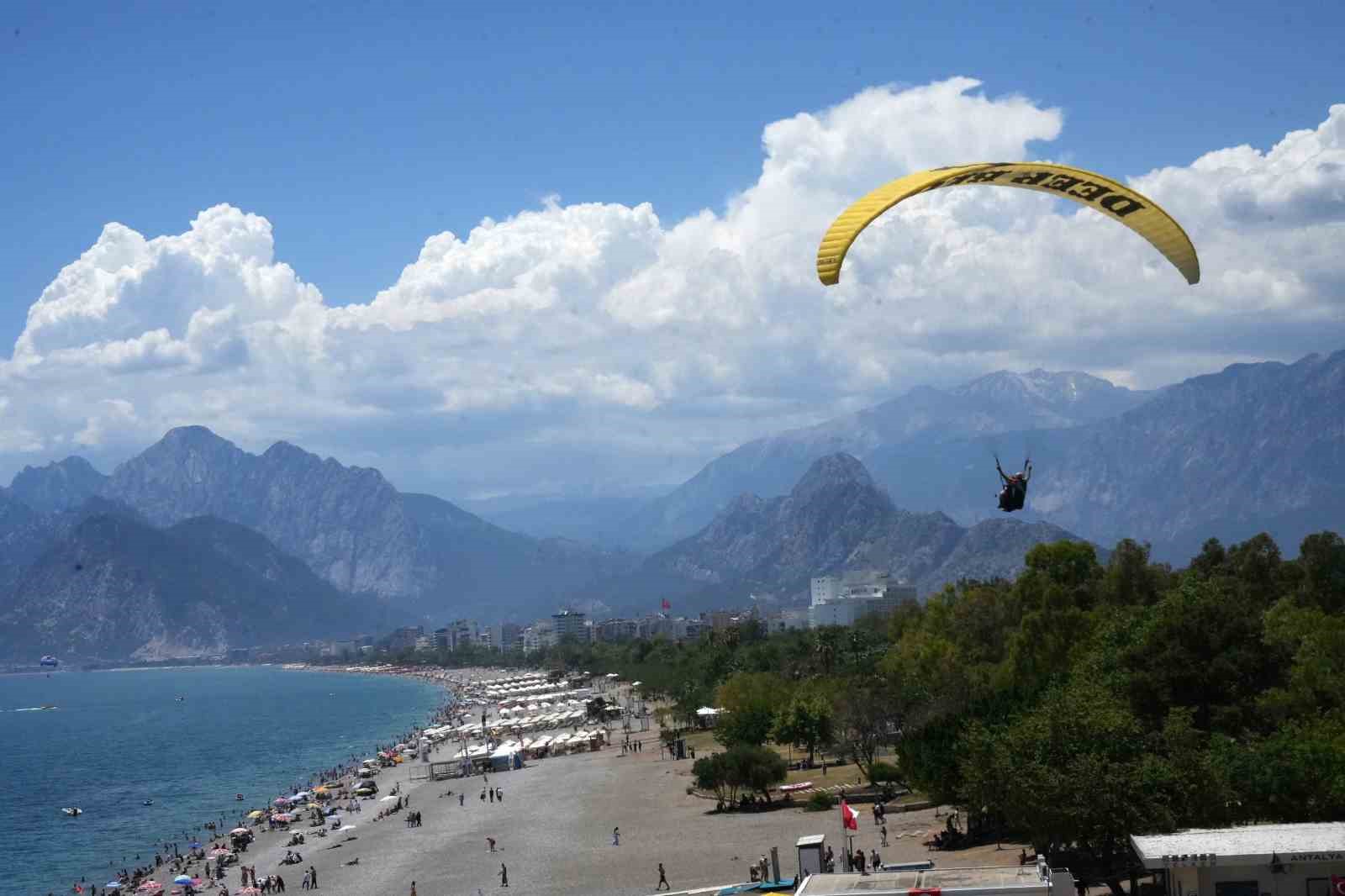 bayramin ilk gununde tatilciler antalya sahillerine akin etti 4 7yeAd5yF