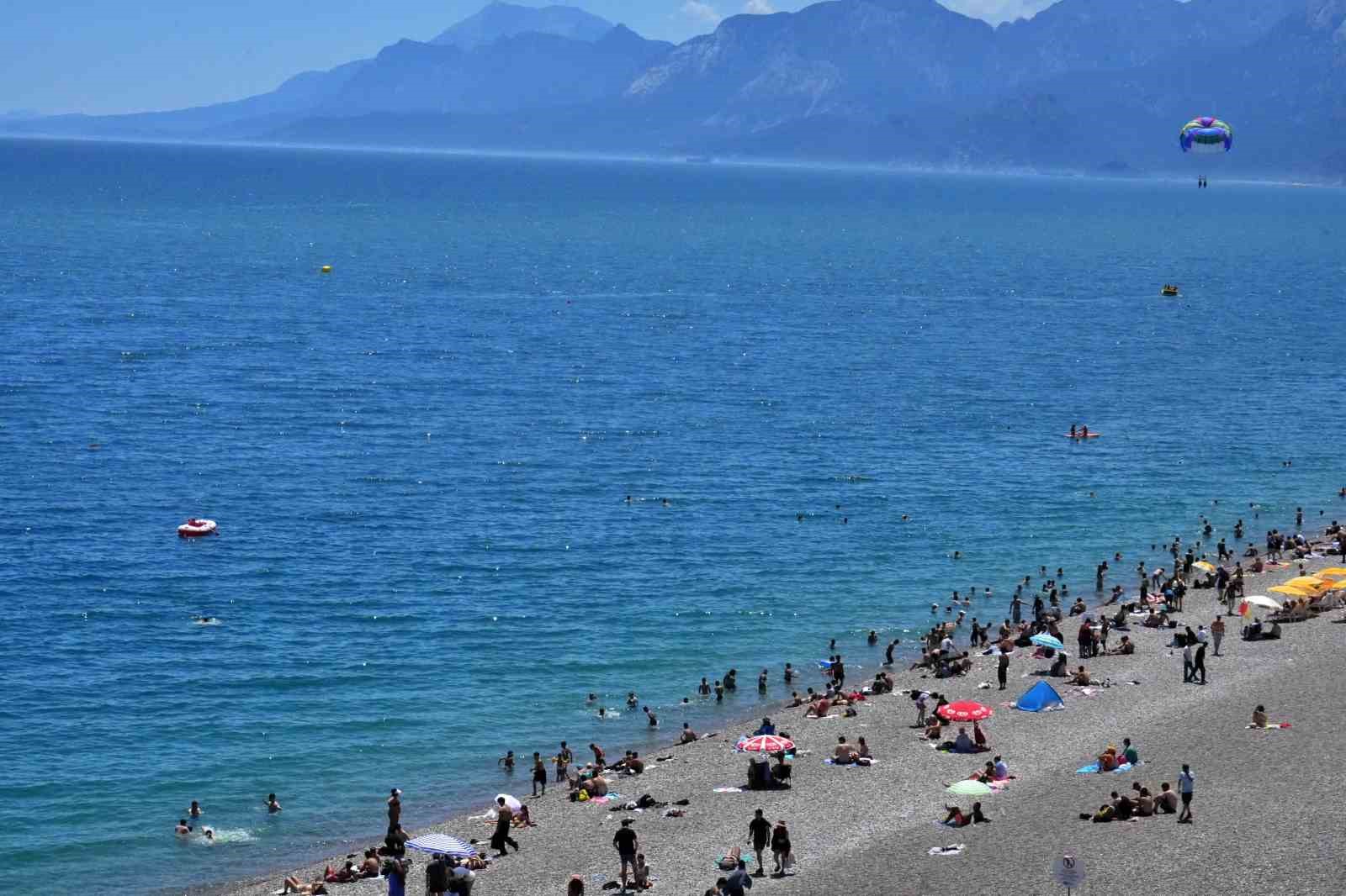 bayramin ilk gununde tatilciler antalya sahillerine akin etti 6 nesTvyRh