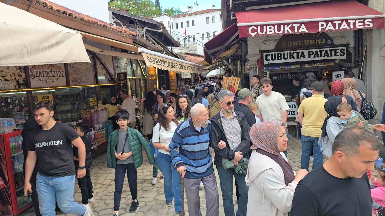 bayramin son gununde safranboluda ziyaretci yogunlugu 5 MpwTzRZL