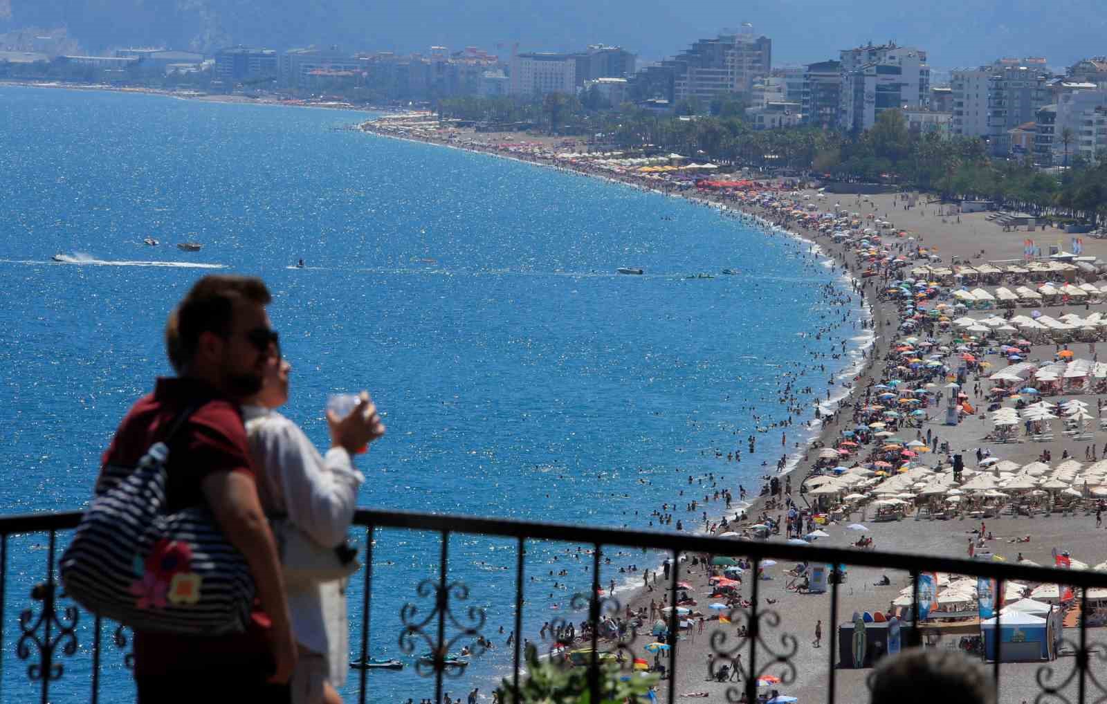 bayramin son gununde tatilciler konyaalti sahiline akin etti 0 Wv7P2vB2