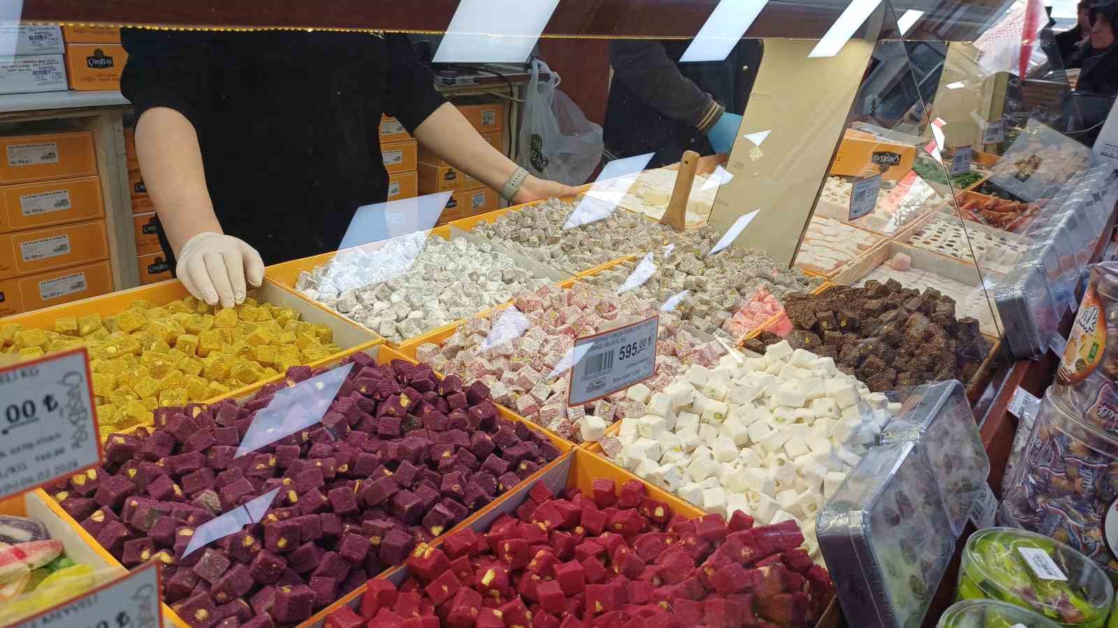bayramlik cikolata ve sekerler tezgahlarda 3 SEgReCgk