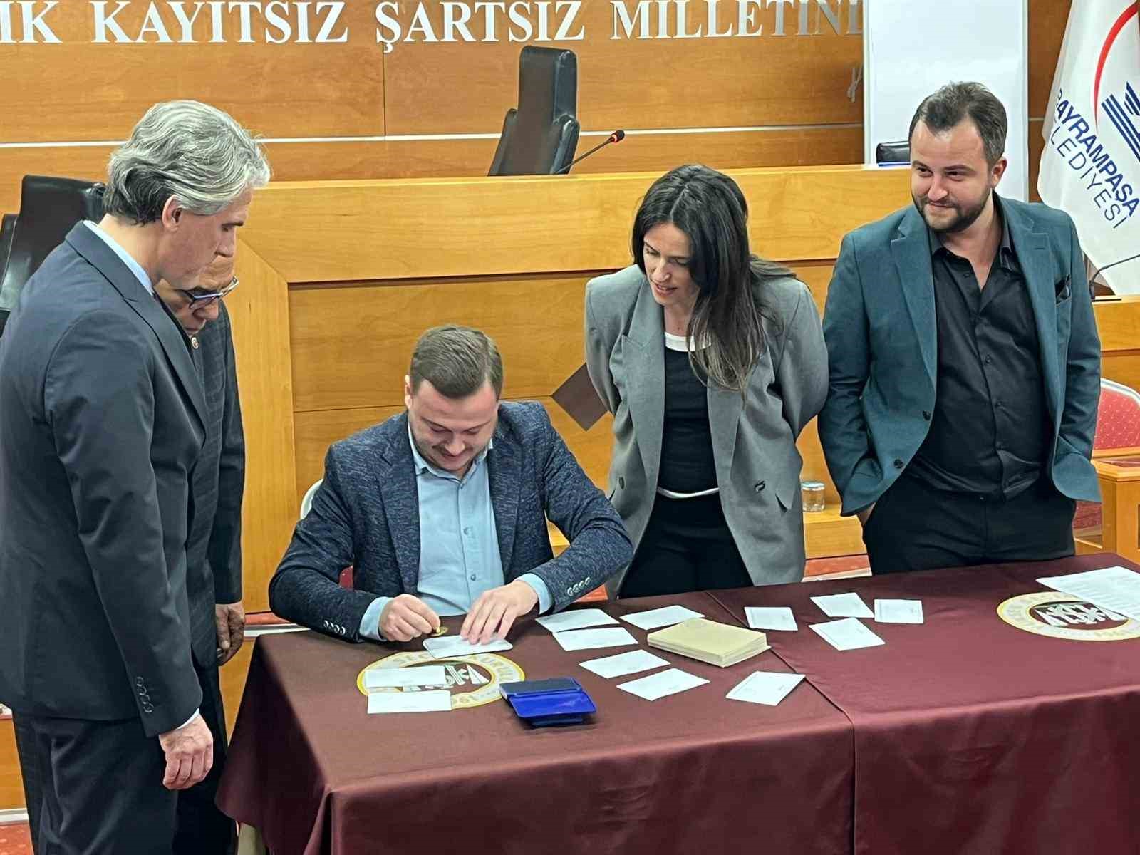 bayrampasa belediye baskan vekilligine ak partili ibrahim akin secildi 1 86zO3vPM