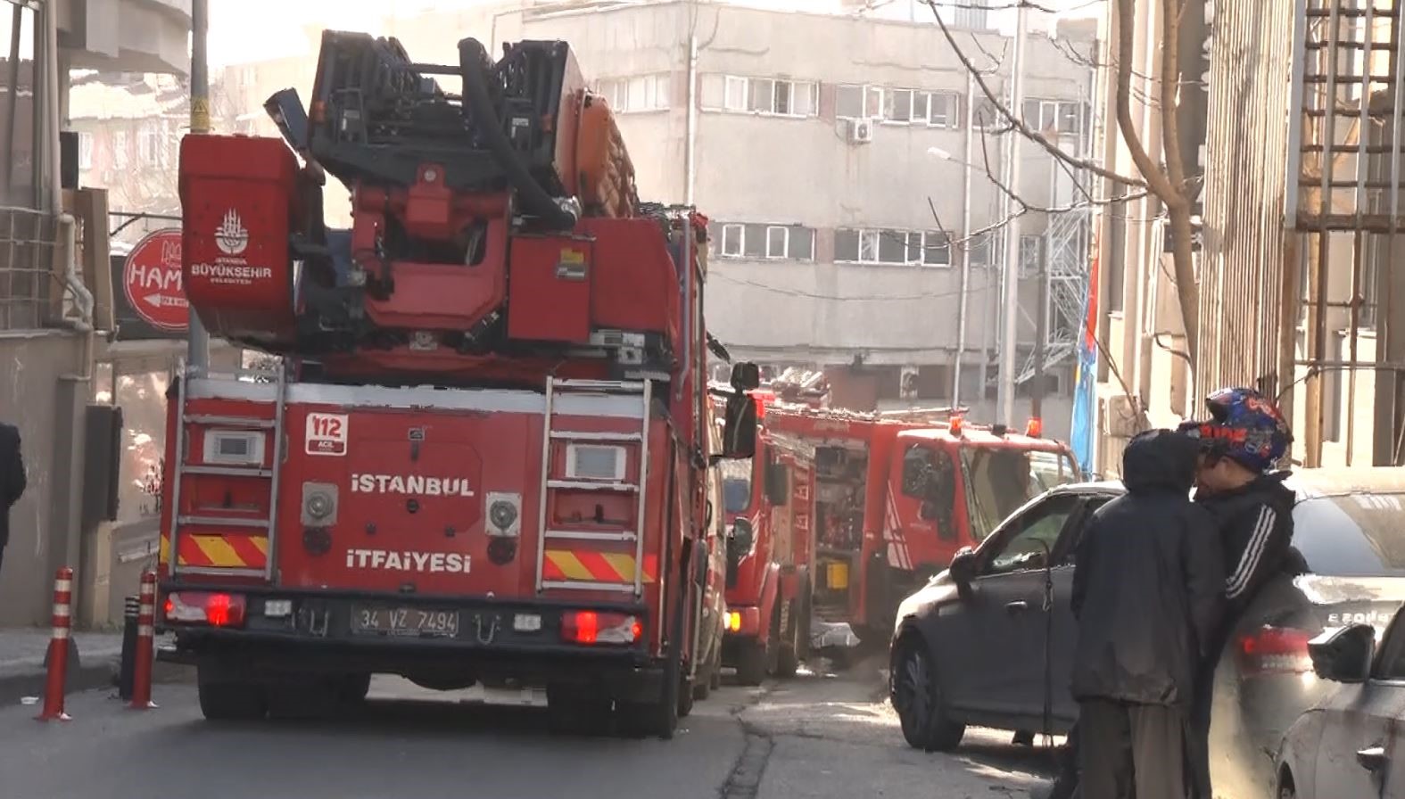 bayrampasa kaymakamliginda yangin panigi calisanlar tahliye edildi 1 tFjyyCvH