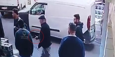 bayrampasada-baba-ve-oglu-eski-calisanin-is-yerini-basti-is-gorusmesine-gelen-kisi-vuruldu-pFz8spIH.jpg