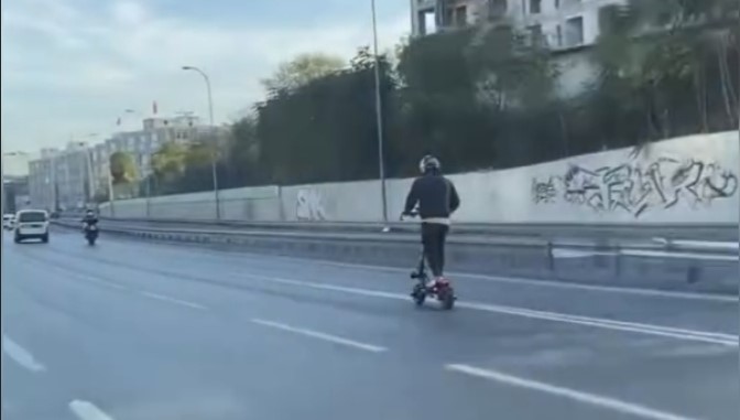 bayrampasada elektrikli scooterla tehlikeli yolculuk kamerada 0 WDtOnTd5