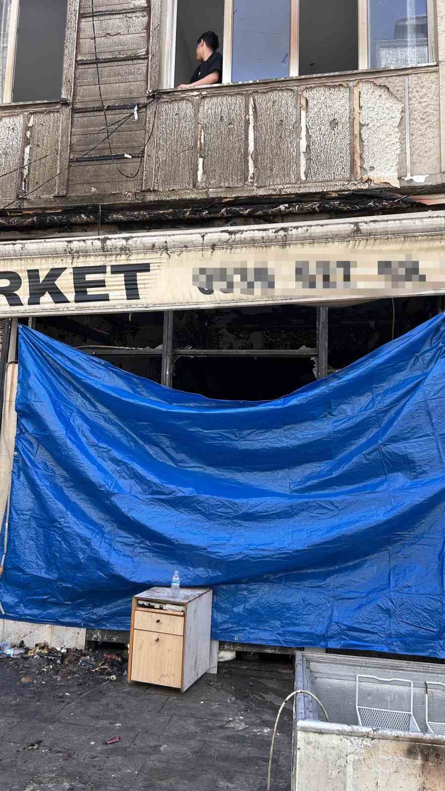 bayrampasada gece saatlerinde dukkandan alevler yukseldi 0 KSNTcNTJ