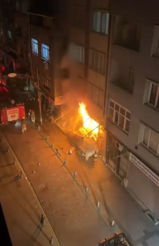 bayrampasada gece saatlerinde dukkandan alevler yukseldi 2 u3eOlhHj
