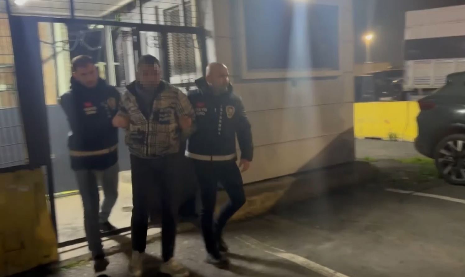 bayrampasada korkunc cinayet gunlerce olay yerini kontrol etmis o anlar kamerada 0 P1JnIO1U