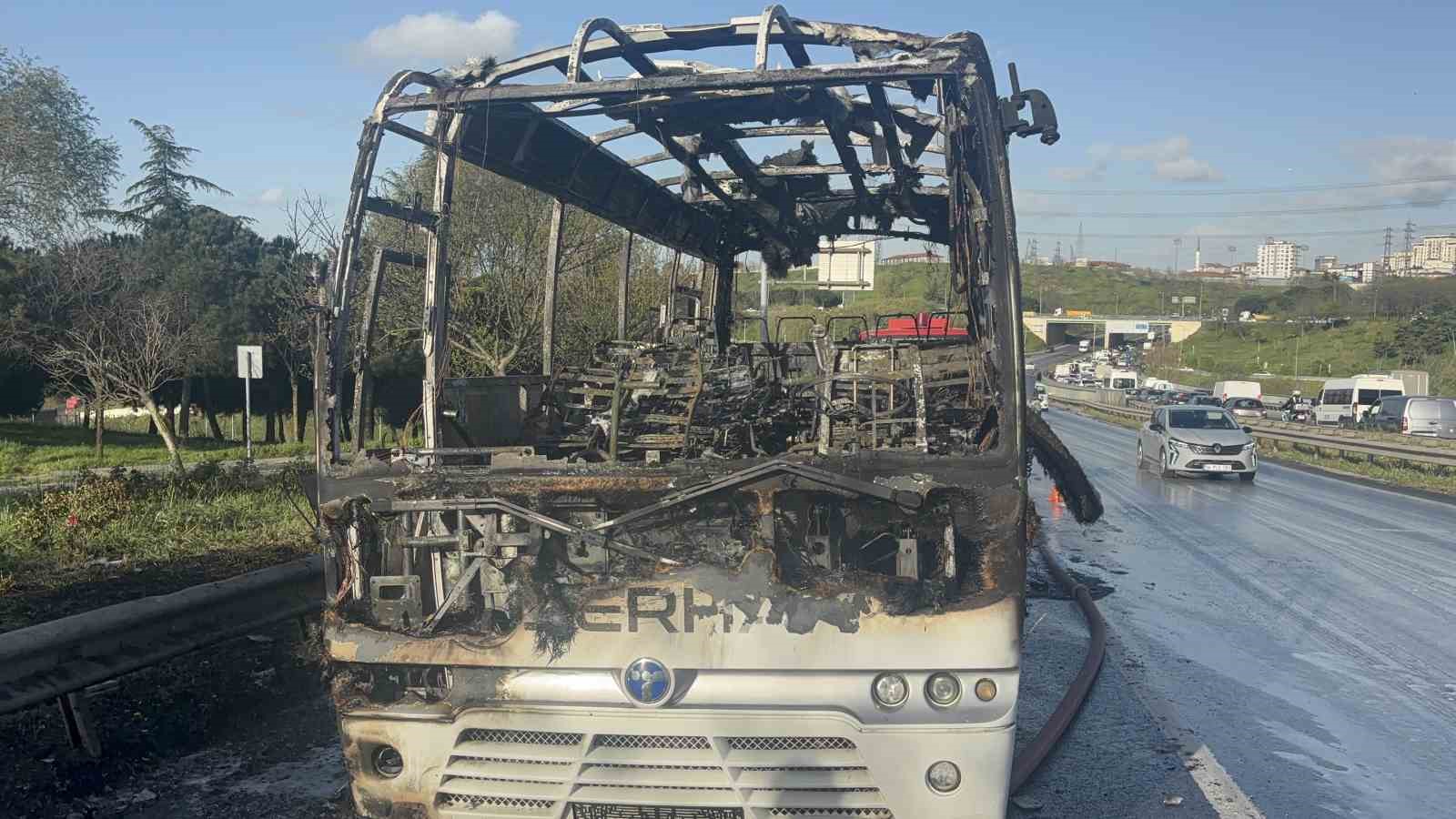 bayrampasada minibus alevlere teslim oldu 0 tcF1JLRv