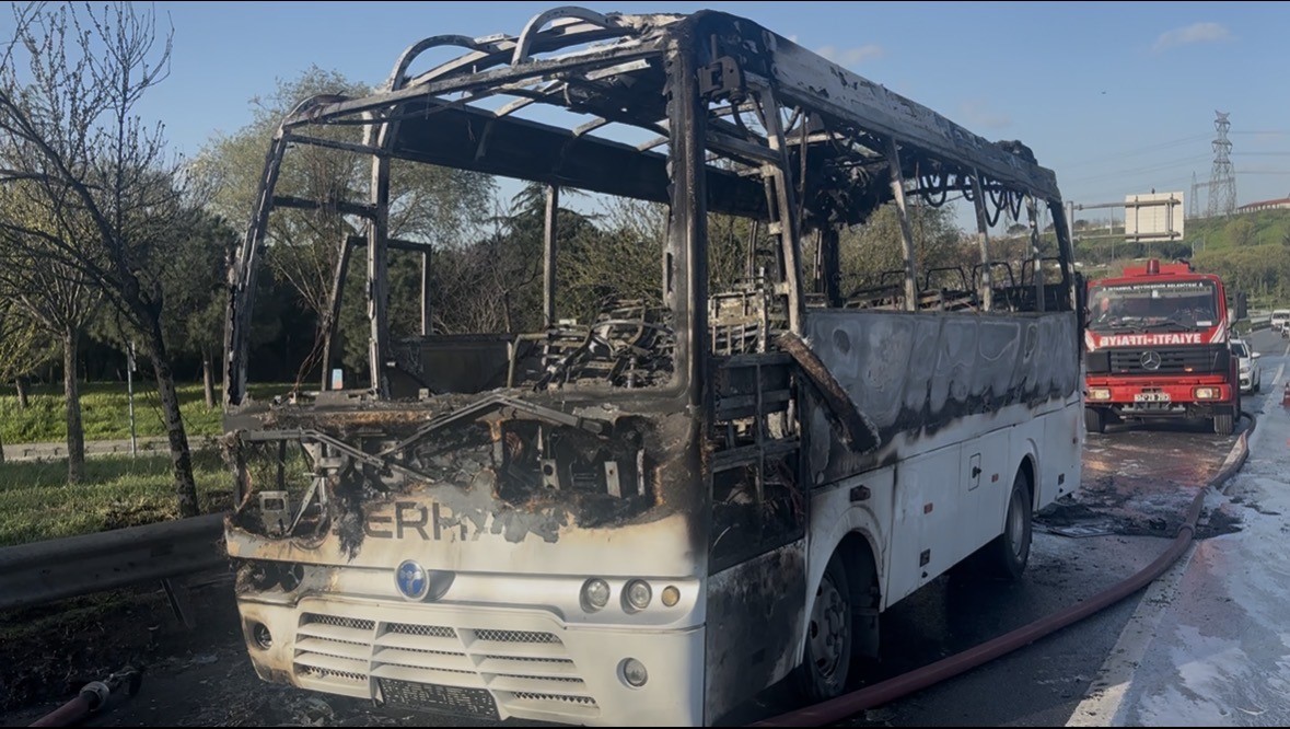 bayrampasada minibus alevlere teslim oldu 2 W3fUjXYD