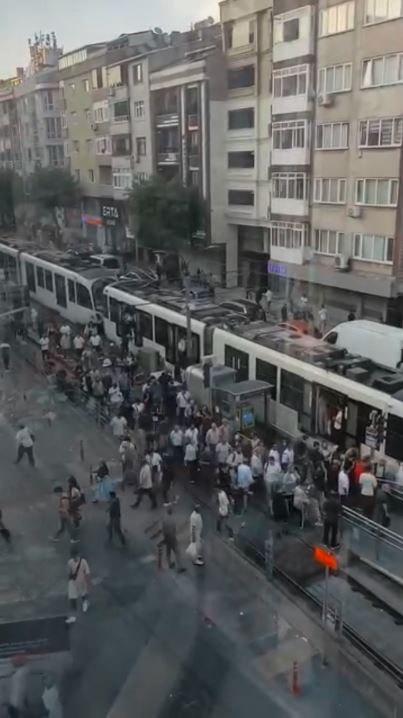 Bayrampaşa’da trafoda yangın çıktı, tramvay seferleri aksadı 6 bayrampasada trafoda yangin cikti tramvay seferleri aksadi 2