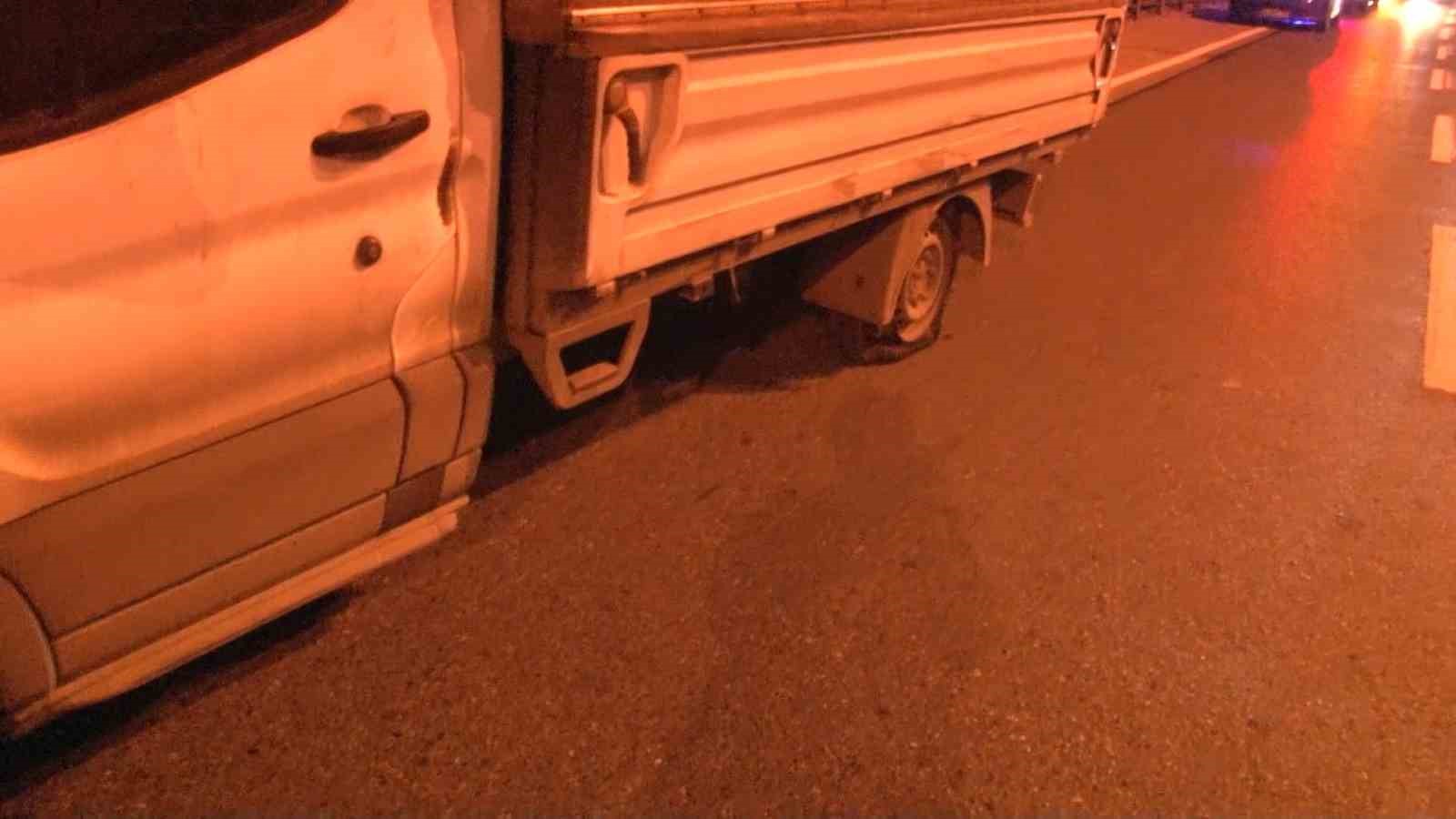 bayrampasada yerinden cikan genlesme derzi cok sayida aracin lastiklerini patlatti 2 qSHGhIYJ
