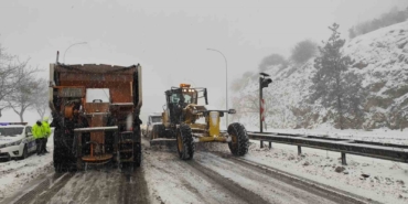 bazi-yollar-yogun-kar-yagisi-nedeniyle-trafige-kapatildi-SC5a8cuI.jpg